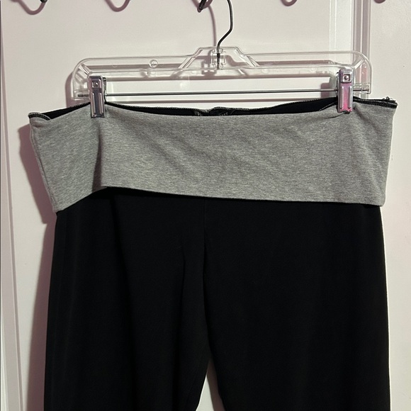 Victoria’s Secret fold over yoga pants - Picture 5 of 6